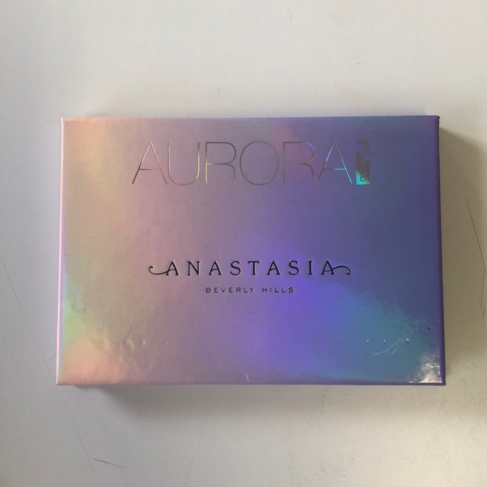 FLASH SALE 🌟 ABH Aurora Highlighter Palette